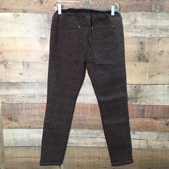 ALIVIA FORD Maternity Printed Cheetah Denim Jeans - Picture 3 of 10